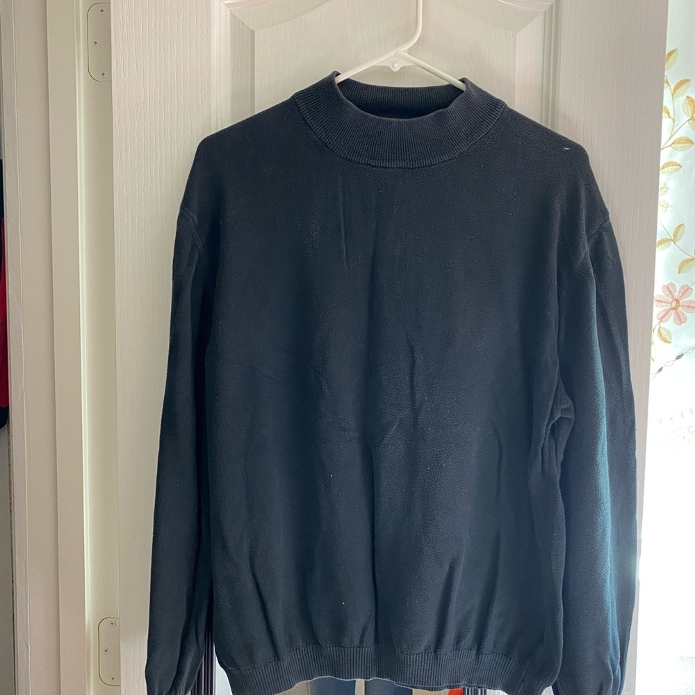 Black sweater L